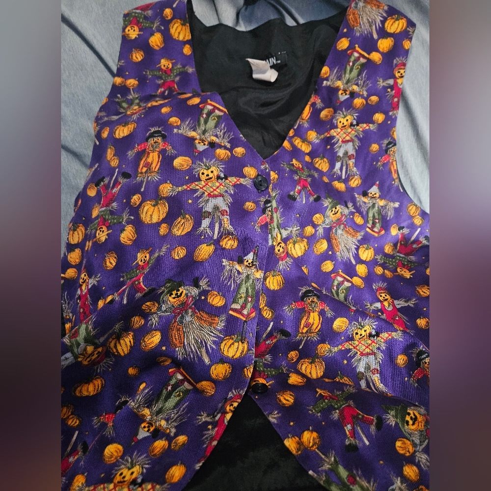 VINTAGE Halloween Themed Vest with Pumpkins and Scarecrows